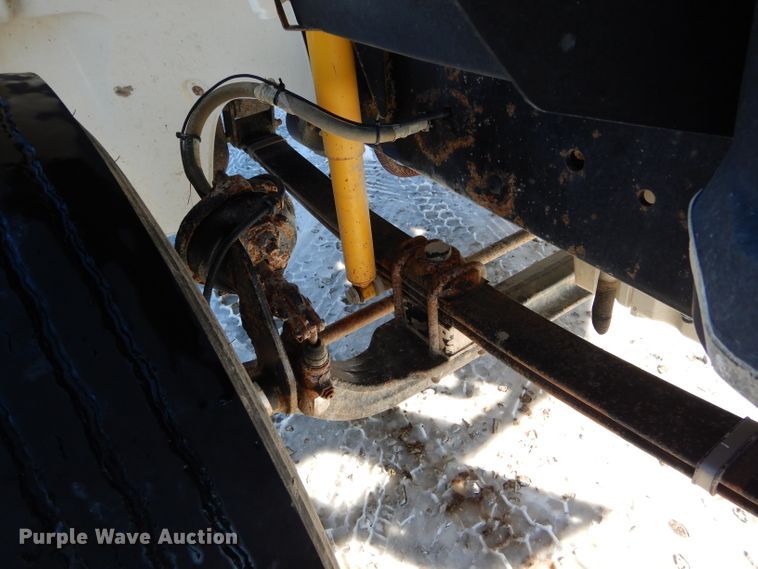 image for item DH6965 2003 Freightliner FL70 truck cab and chassis