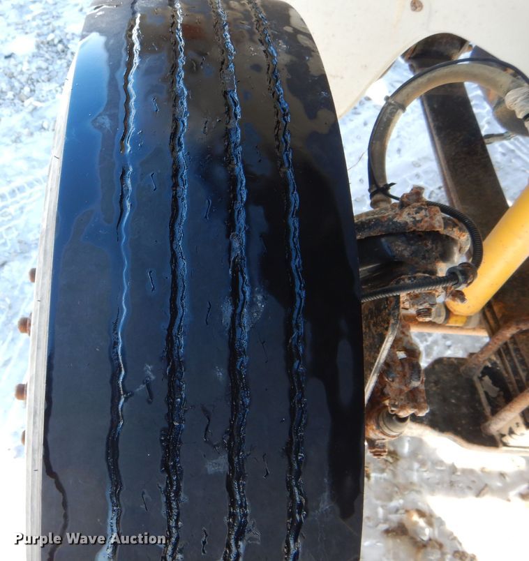 image for item DH6965 2003 Freightliner FL70 truck cab and chassis