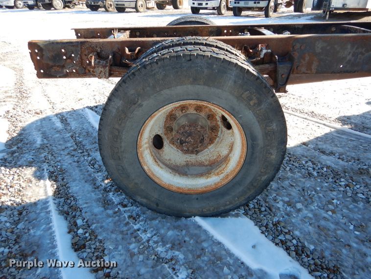 image for item DH6965 2003 Freightliner FL70 truck cab and chassis