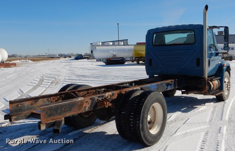 image for item DH6966 2002 International 4300 truck cab and chassis