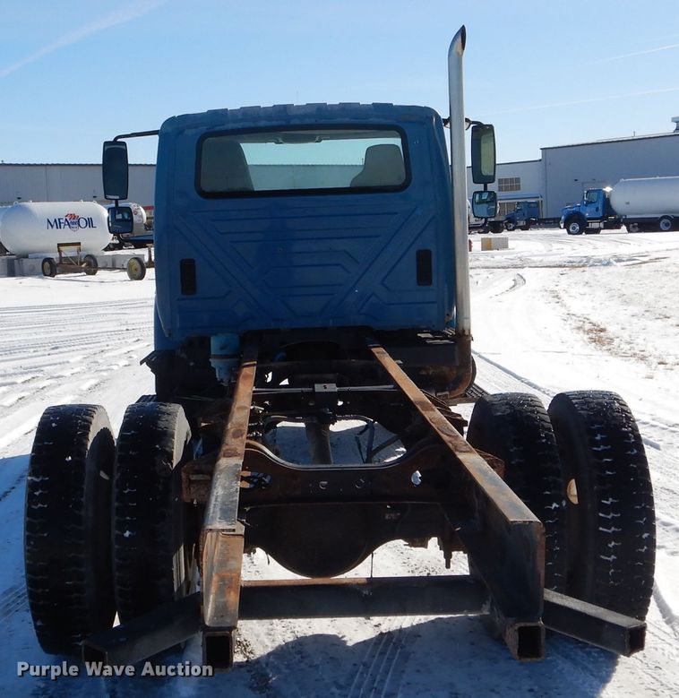 image for item DH6966 2002 International 4300 truck cab and chassis