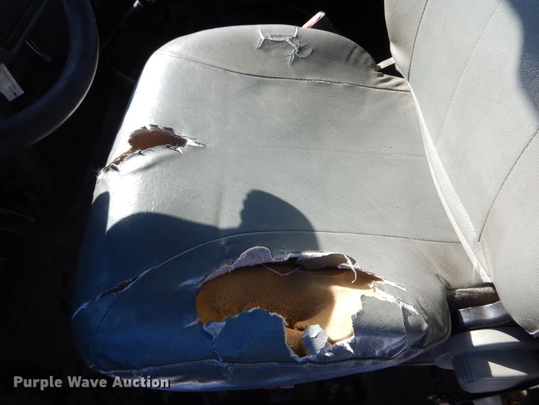 image for item DH6966 2002 International 4300 truck cab and chassis