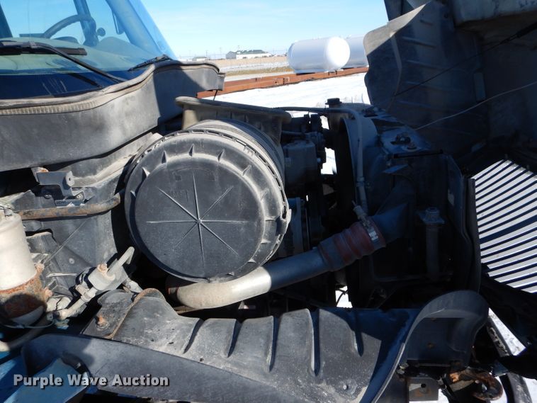 image for item DH6966 2002 International 4300 truck cab and chassis