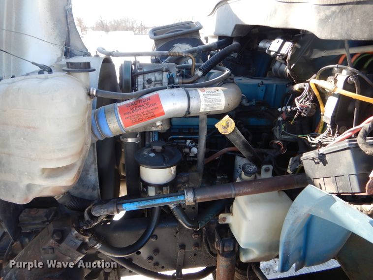 image for item DH6966 2002 International 4300 truck cab and chassis