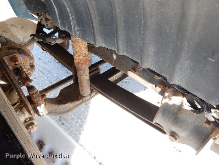 image for item DH6966 2002 International 4300 truck cab and chassis