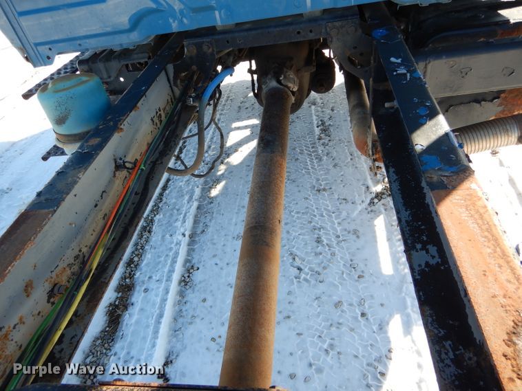 image for item DH6966 2002 International 4300 truck cab and chassis