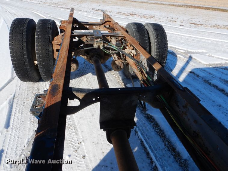 image for item DH6966 2002 International 4300 truck cab and chassis