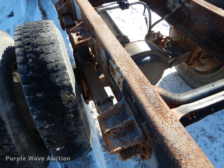 image for item DH6966 2002 International 4300 truck cab and chassis