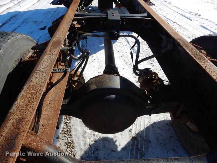 image for item DH6966 2002 International 4300 truck cab and chassis