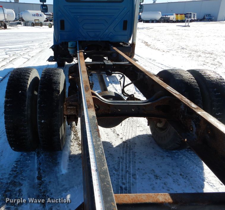 image for item DH6966 2002 International 4300 truck cab and chassis