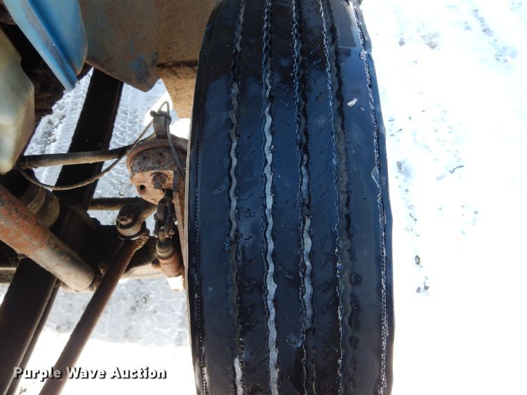 image for item DH6966 2002 International 4300 truck cab and chassis