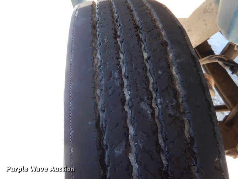 image for item DH6966 2002 International 4300 truck cab and chassis