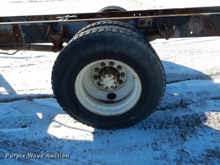 image for item DH6966 2002 International 4300 truck cab and chassis