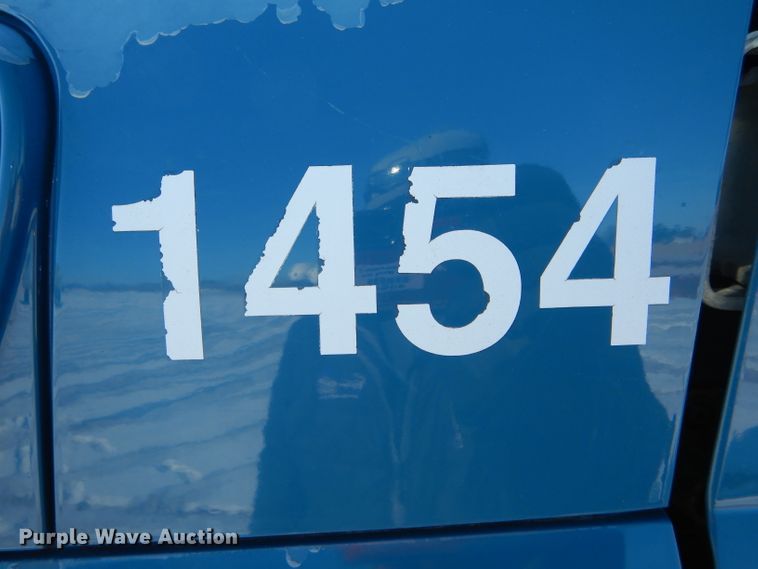 image for item DH6966 2002 International 4300 truck cab and chassis