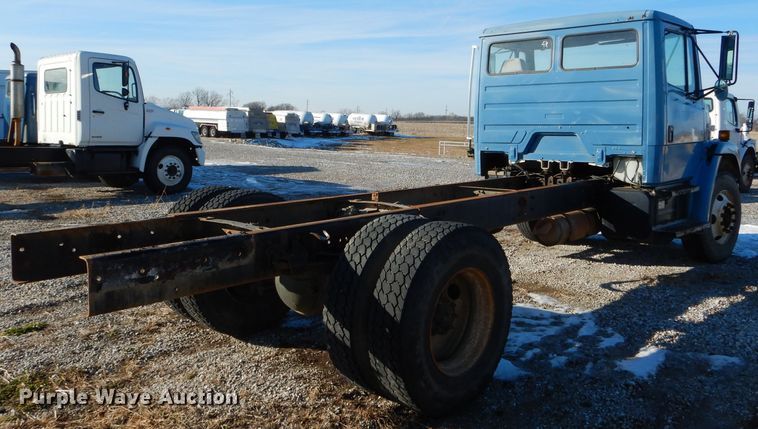 image for item DH6967 2001 Freightliner FL70 truck cab and chassis