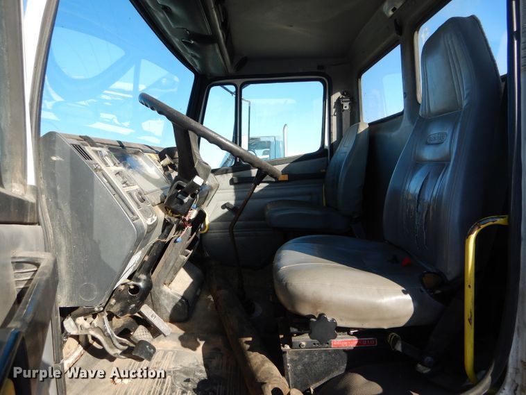 image for item DH6967 2001 Freightliner FL70 truck cab and chassis