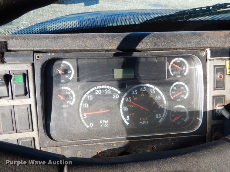 image for item DH6967 2001 Freightliner FL70 truck cab and chassis