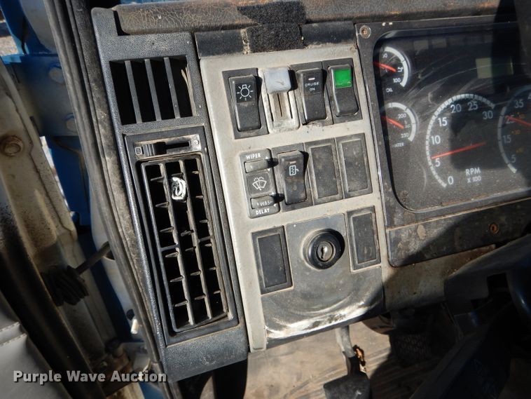 image for item DH6967 2001 Freightliner FL70 truck cab and chassis