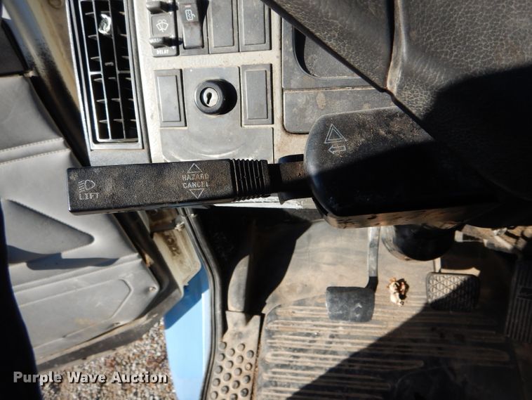 image for item DH6967 2001 Freightliner FL70 truck cab and chassis