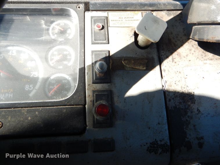 image for item DH6967 2001 Freightliner FL70 truck cab and chassis