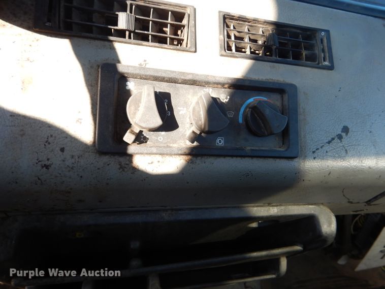 image for item DH6967 2001 Freightliner FL70 truck cab and chassis