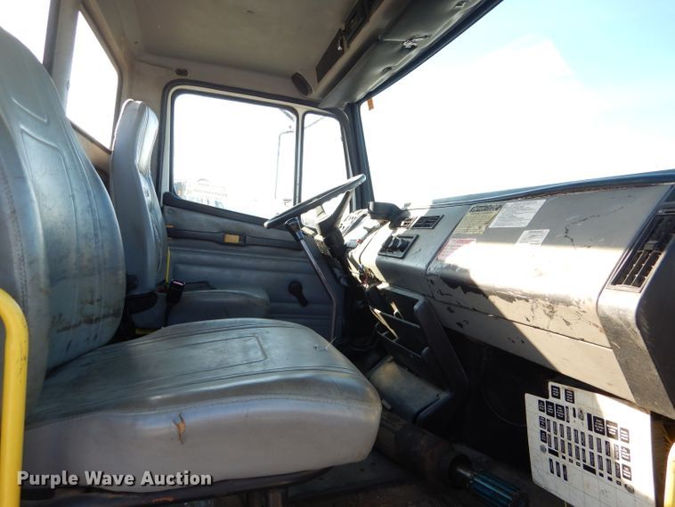 image for item DH6967 2001 Freightliner FL70 truck cab and chassis