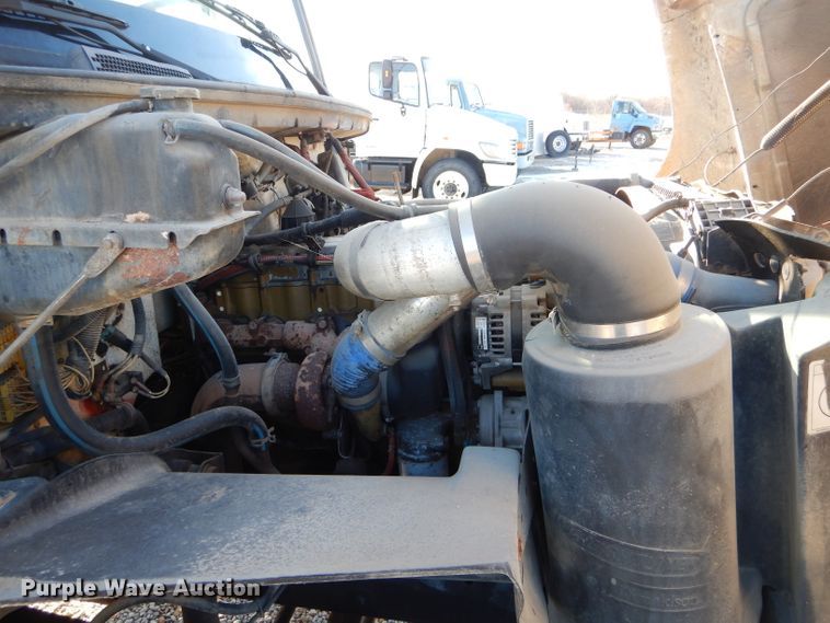 image for item DH6967 2001 Freightliner FL70 truck cab and chassis