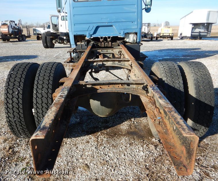 image for item DH6967 2001 Freightliner FL70 truck cab and chassis