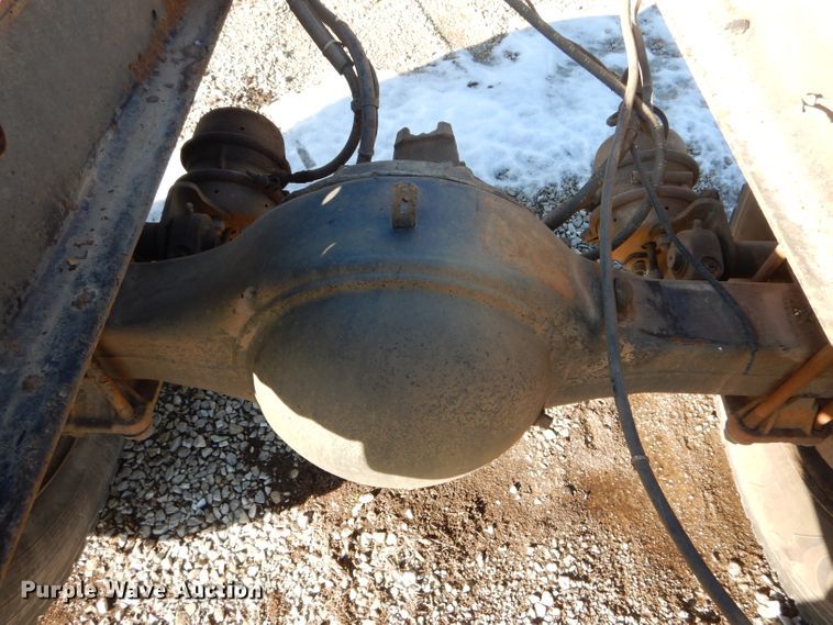 image for item DH6967 2001 Freightliner FL70 truck cab and chassis