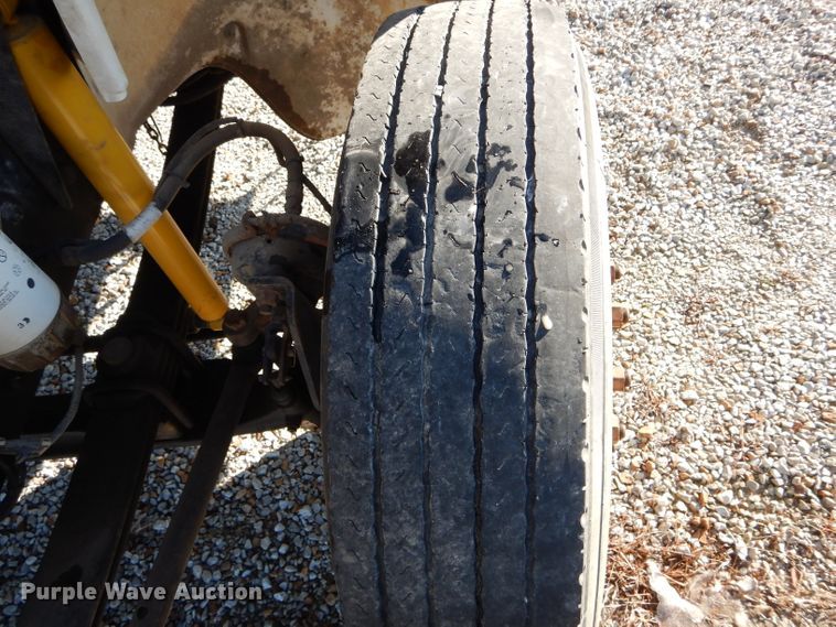 image for item DH6967 2001 Freightliner FL70 truck cab and chassis