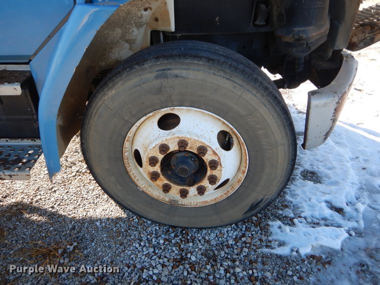 image for item DH6967 2001 Freightliner FL70 truck cab and chassis