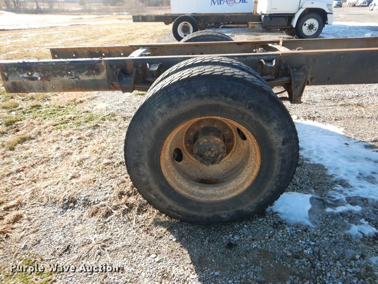 image for item DH6967 2001 Freightliner FL70 truck cab and chassis