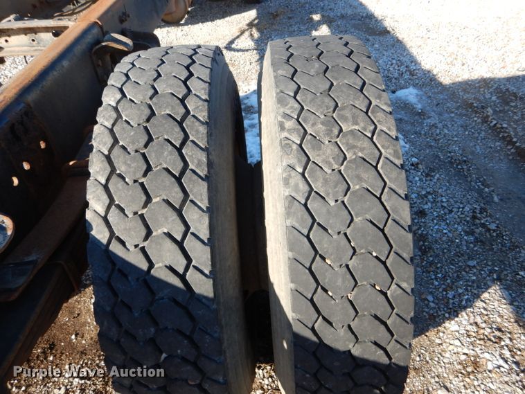 image for item DH6967 2001 Freightliner FL70 truck cab and chassis