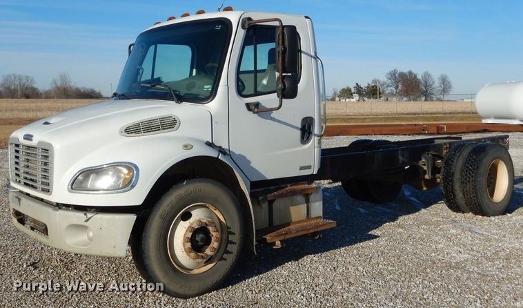 image for item DH6968 2007 Freightliner Business Class M2 truck cab and chassis