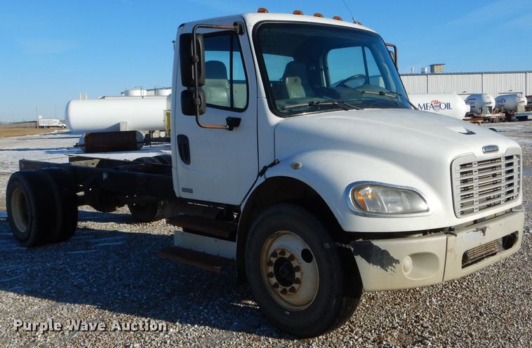 image for item DH6968 2007 Freightliner Business Class M2 truck cab and chassis