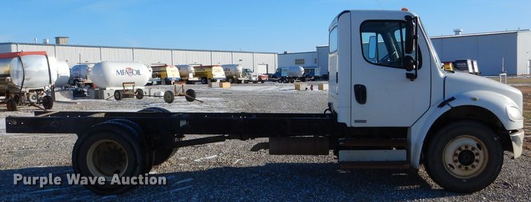 image for item DH6968 2007 Freightliner Business Class M2 truck cab and chassis