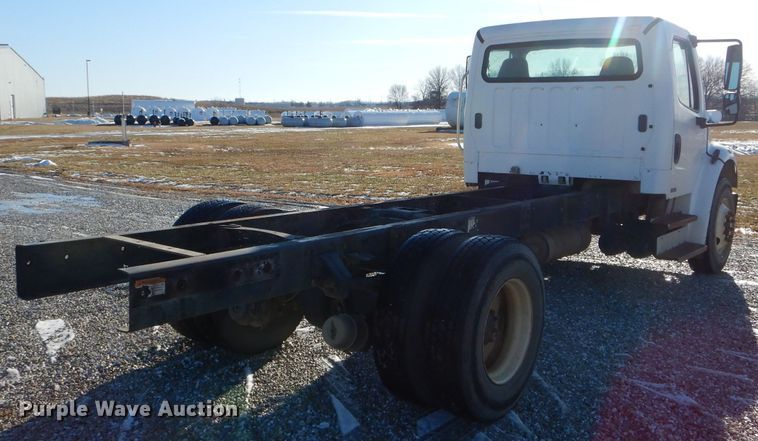 image for item DH6968 2007 Freightliner Business Class M2 truck cab and chassis