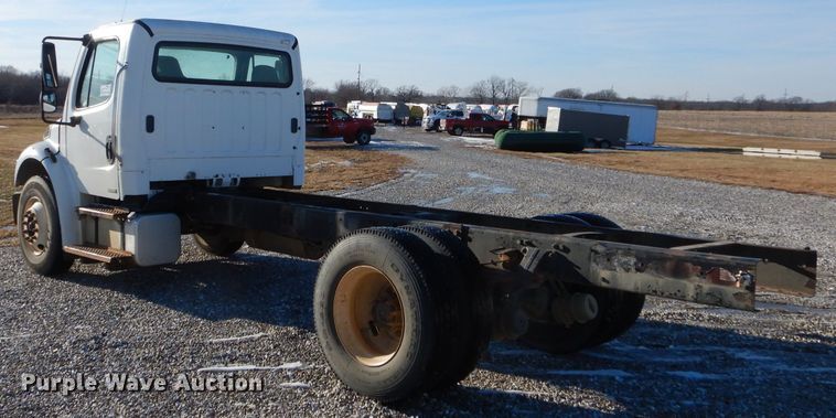 image for item DH6968 2007 Freightliner Business Class M2 truck cab and chassis