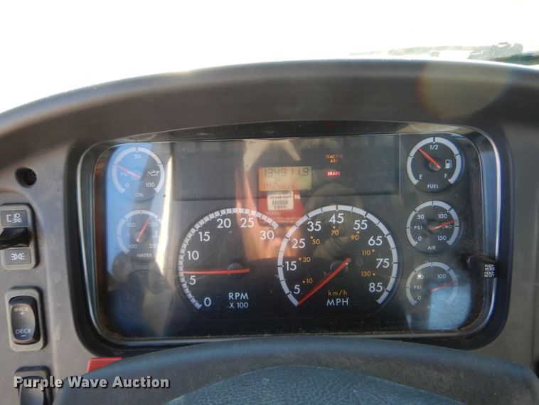 image for item DH6968 2007 Freightliner Business Class M2 truck cab and chassis