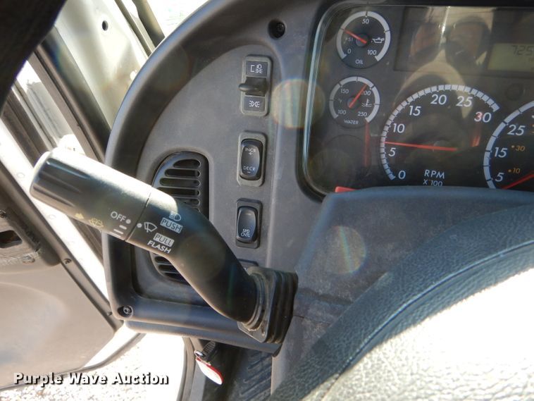 image for item DH6968 2007 Freightliner Business Class M2 truck cab and chassis