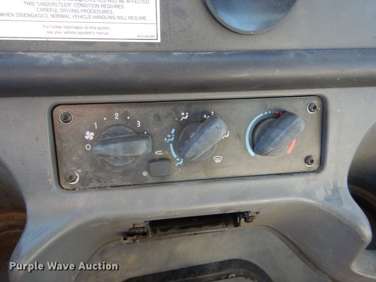 image for item DH6968 2007 Freightliner Business Class M2 truck cab and chassis