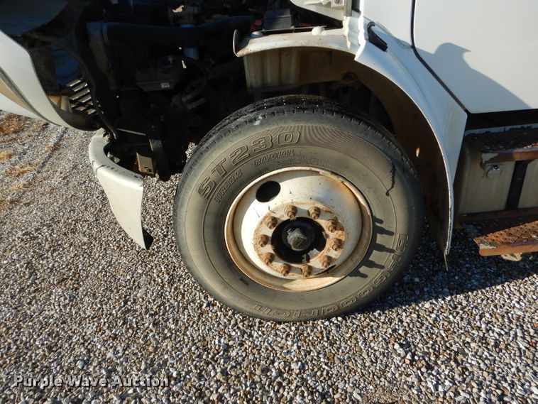 image for item DH6968 2007 Freightliner Business Class M2 truck cab and chassis