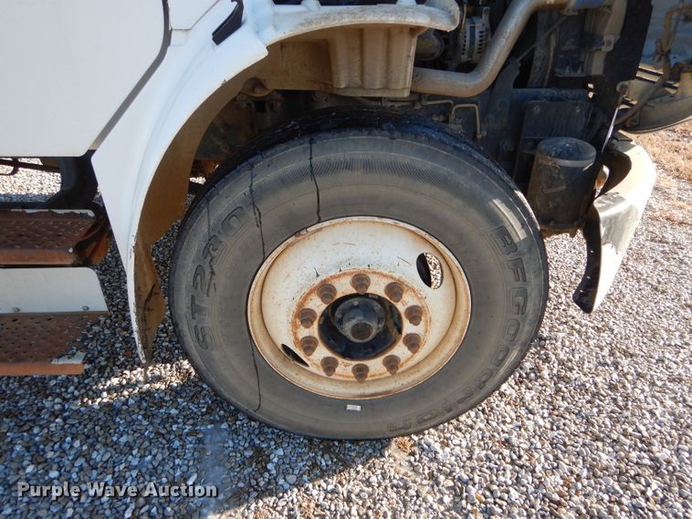 image for item DH6968 2007 Freightliner Business Class M2 truck cab and chassis