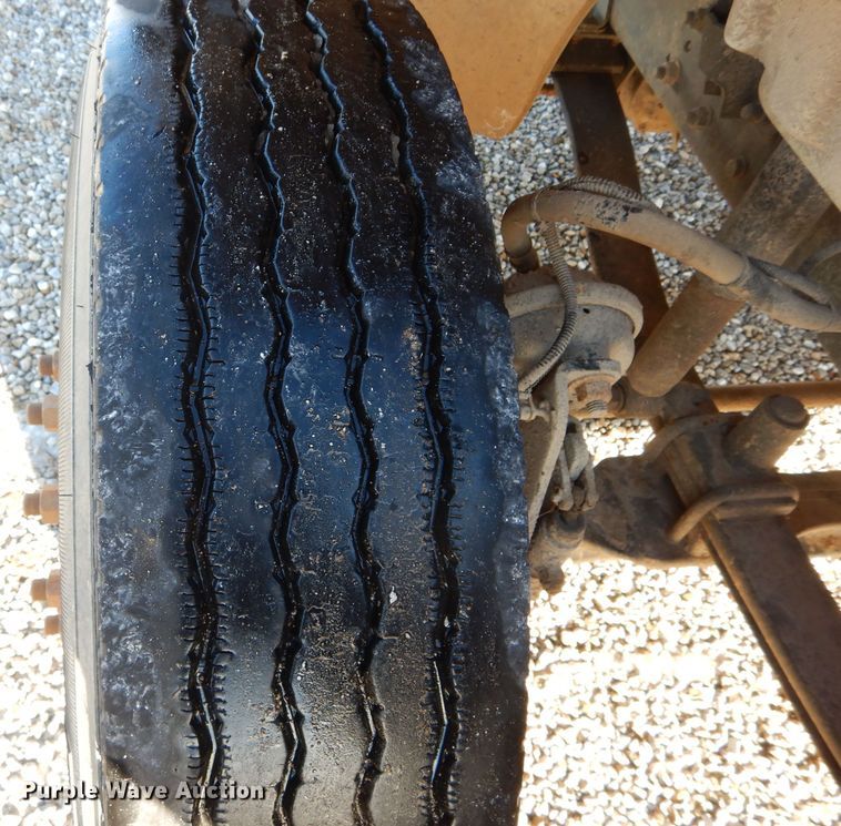 image for item DH6968 2007 Freightliner Business Class M2 truck cab and chassis