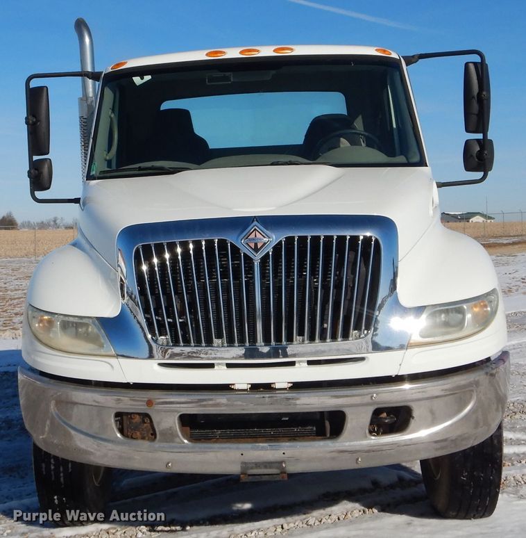 image for item DH6969 2008 International DuraStar 4400 truck cab and chassis
