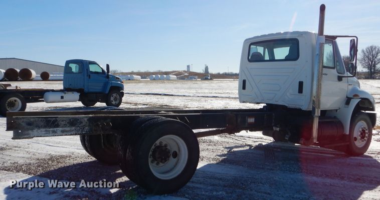 image for item DH6969 2008 International DuraStar 4400 truck cab and chassis