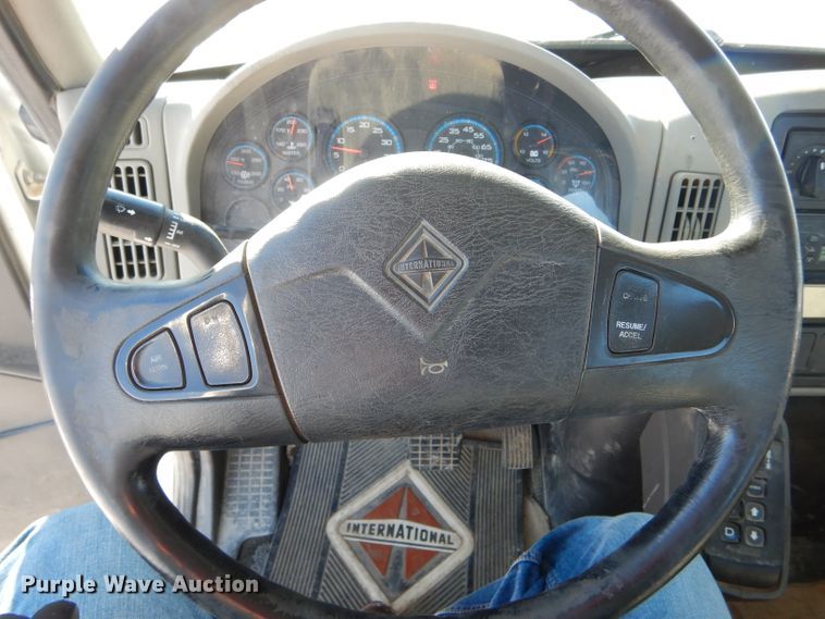 image for item DH6969 2008 International DuraStar 4400 truck cab and chassis