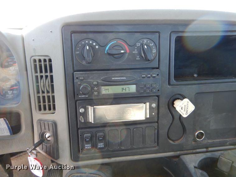 image for item DH6969 2008 International DuraStar 4400 truck cab and chassis