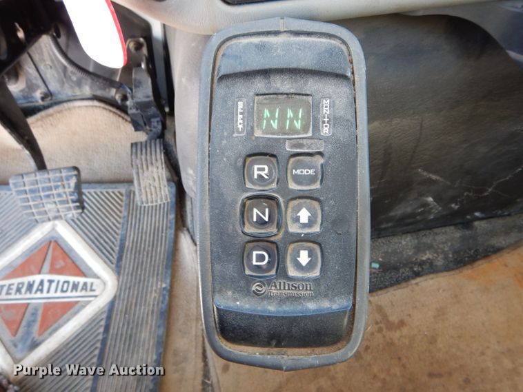 image for item DH6969 2008 International DuraStar 4400 truck cab and chassis