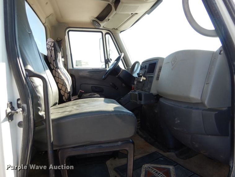 image for item DH6969 2008 International DuraStar 4400 truck cab and chassis